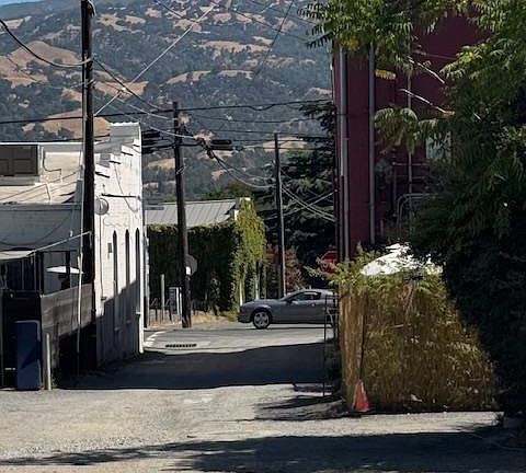 4th image of 21031 Redwood Highway