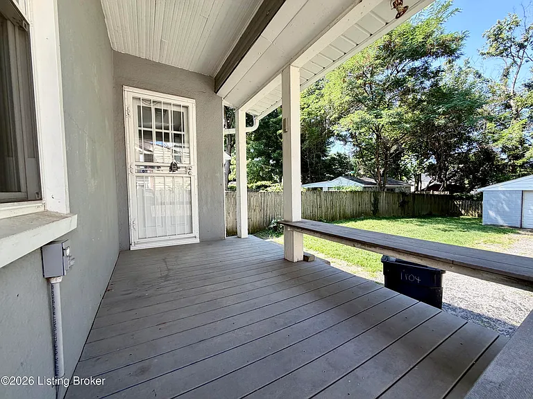 1104 Barret Ave — Photo 9