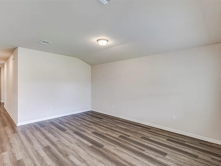 4905 Hazelnut Ln — Photo 8