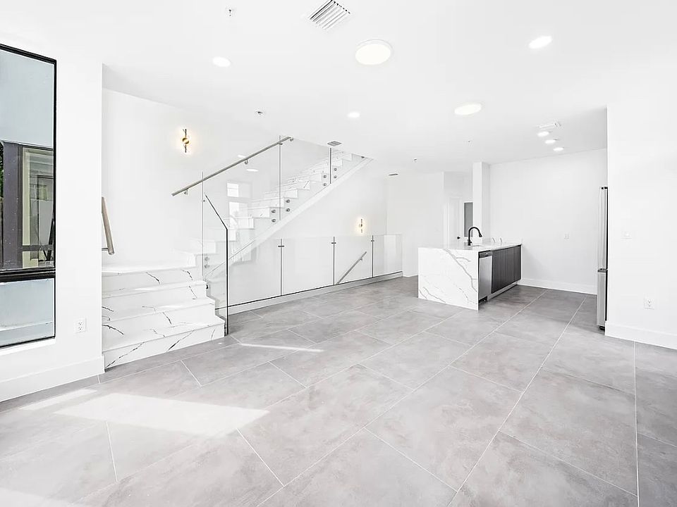 1st image of 526 SW 2nd St #6