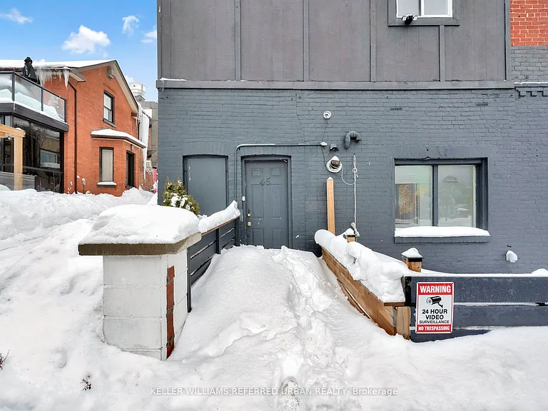 66 Dunlop St W — Photo 2