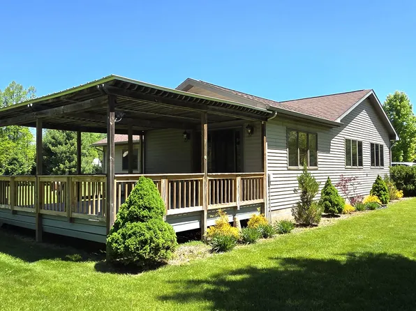 10911 Maple Ridge Dr, Onaway, MI 49765