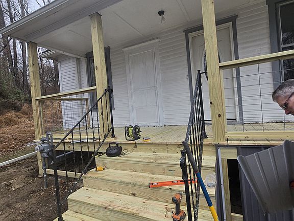 2nd image of 1814 Richards Ave