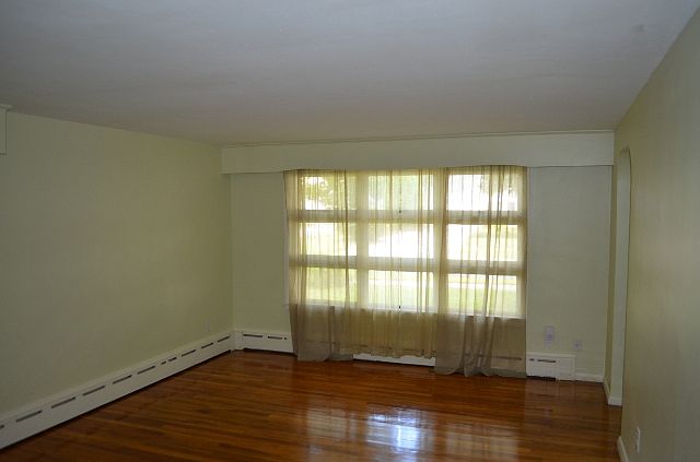 2nd image of 44 Barrington Rd