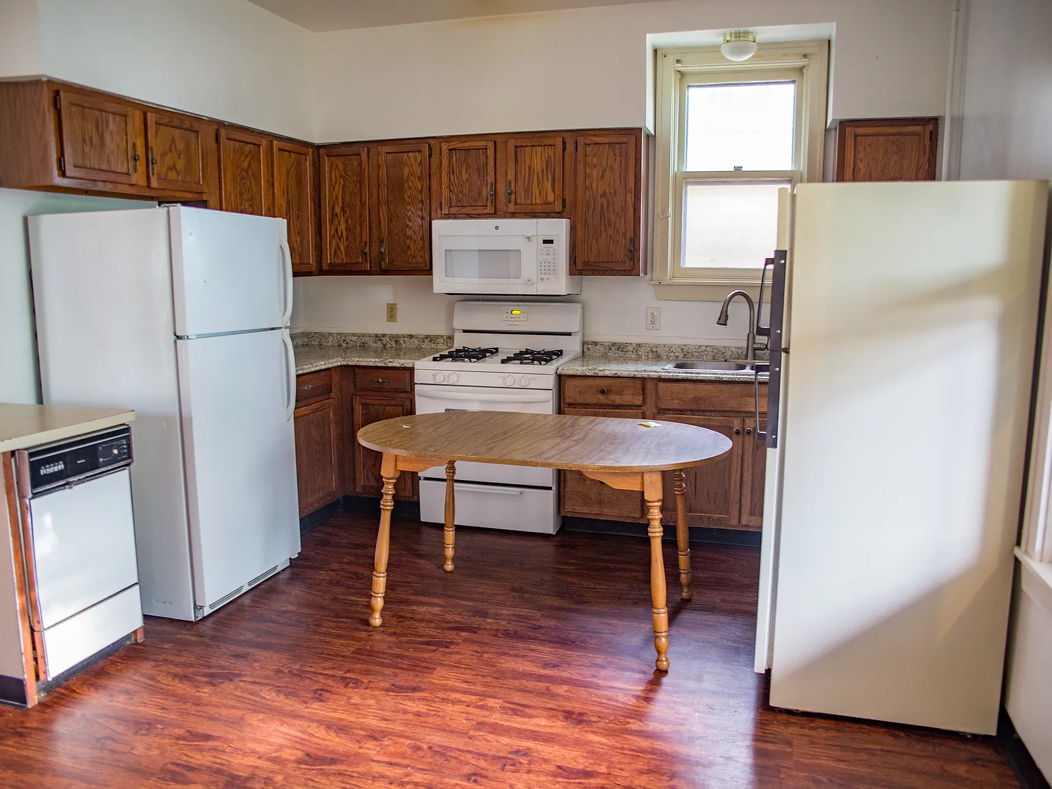 8 bed, $4,200 — Photo 2
