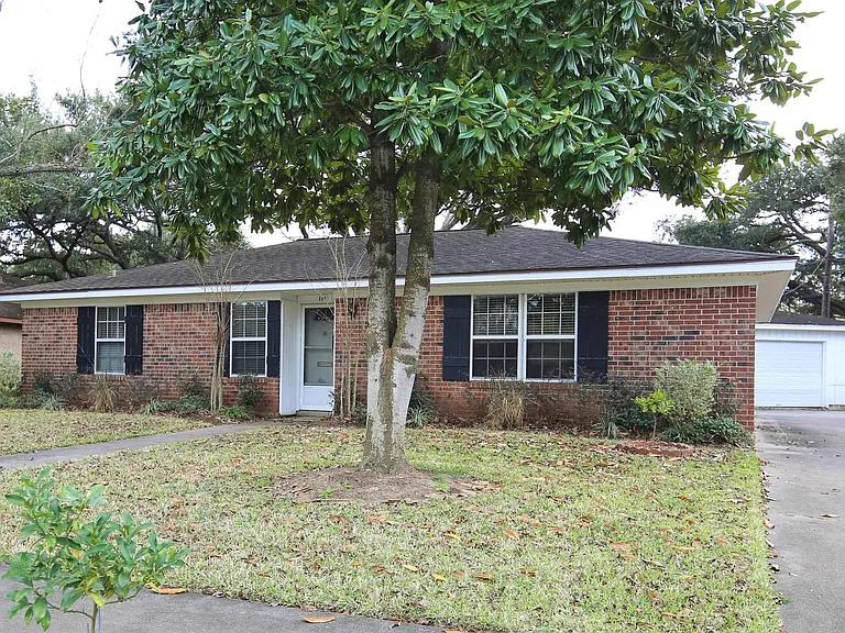 111 Azalea St — Photo 13