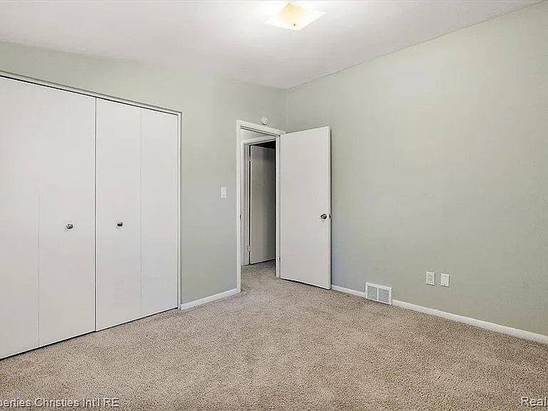 880 N Adams Rd #6 — Photo 17