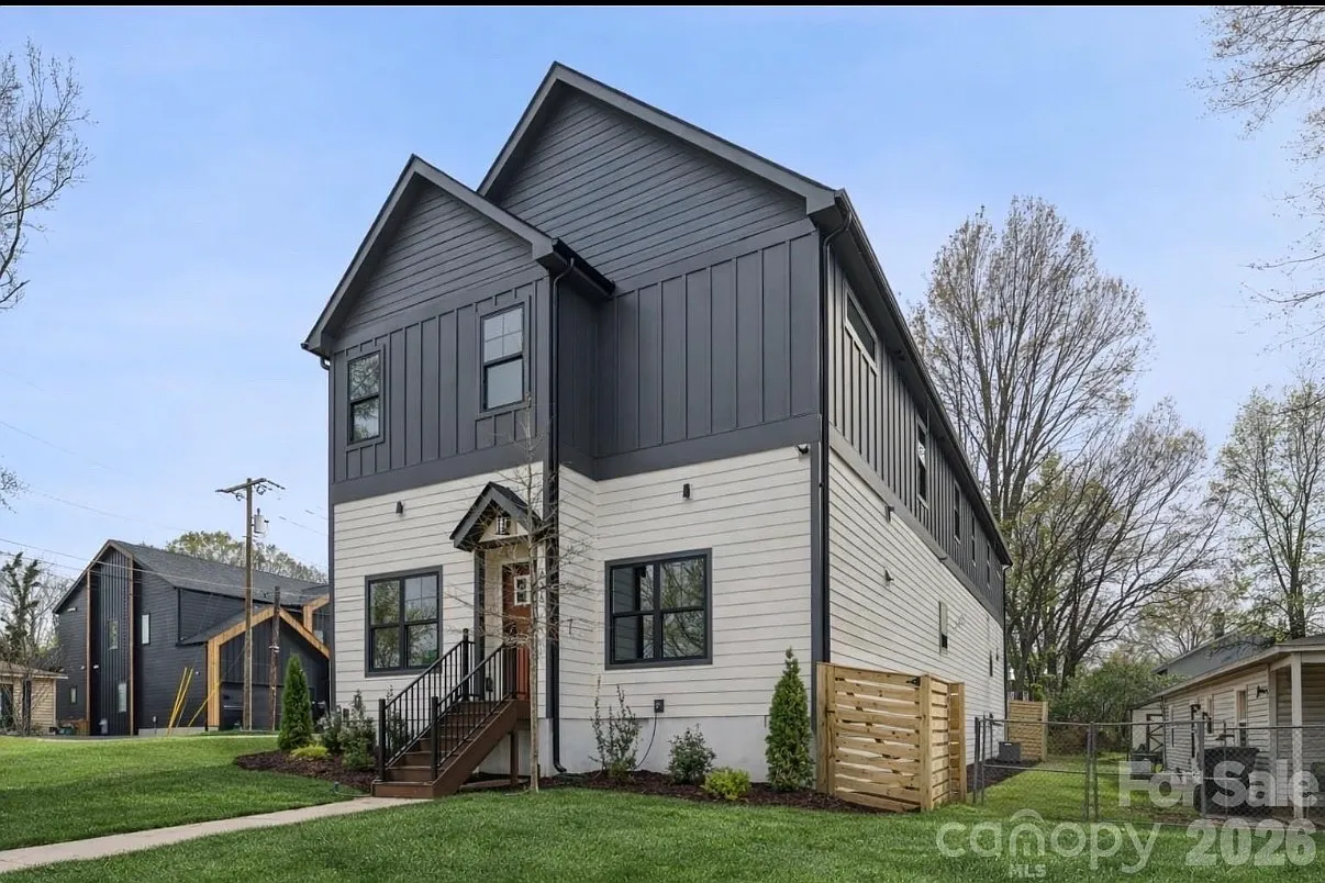 4 bed, 3.5 bath, 2260 sqft, $4,000 — Photo 2