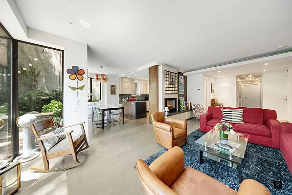 Sold by R New York | media 21