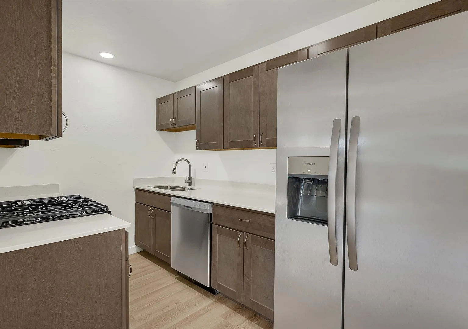 El Dorado Apartments — Photo 2