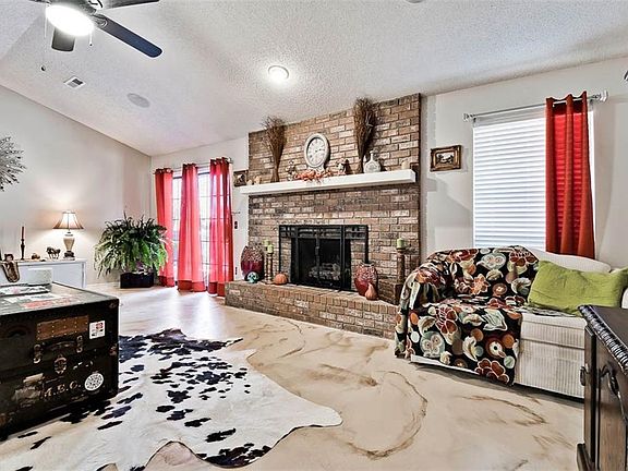 4th image of 2627 E Golden Oaks Dr