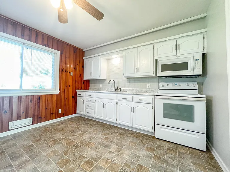 405 Hawthorne St — Photo 3