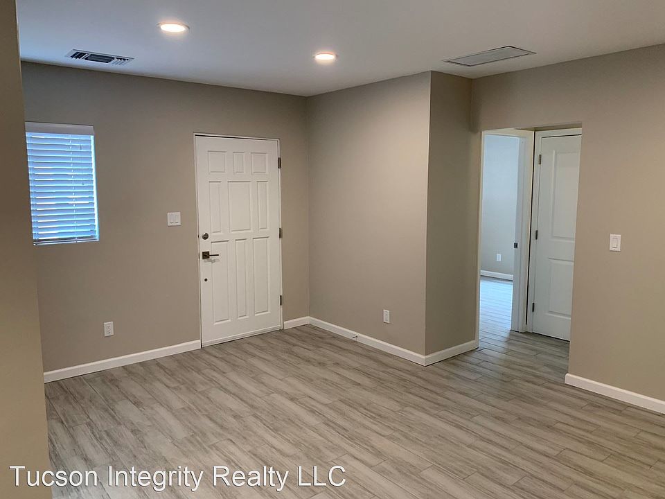 1st image of 1336 E Adams St #1
