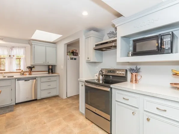 42 Mallard St, Billerica, MA 01821