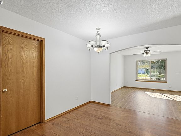 5th image of 3914 NE 55th St