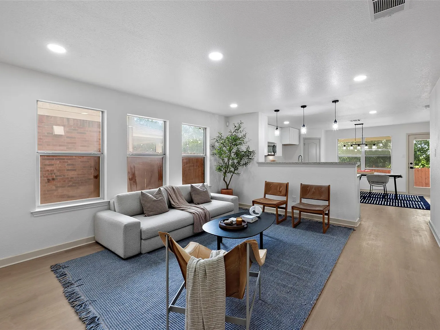 3 bed, 2.0 bath, 1268 sqft, $1,850 — Photo 3