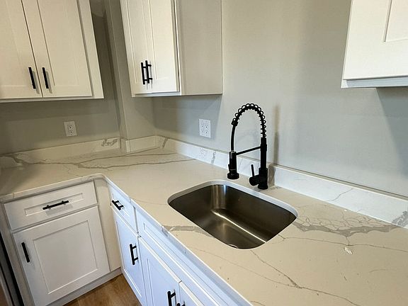 3rd image of 722 E 4th St APT 3