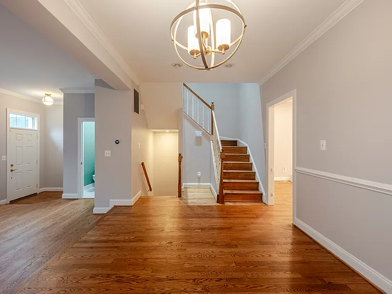 2714 Earls Ct — Photo 3