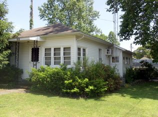 512 Maple St, Zeigler, IL 62999