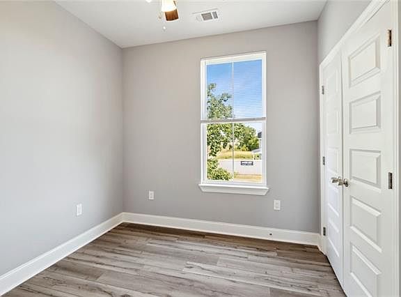 4th image of 2121 Jourdan Ave #2123