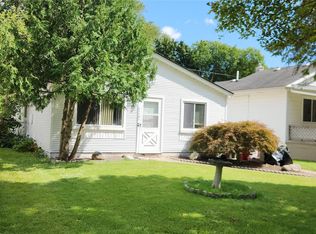 21182 Poinciana St, Southfield, MI