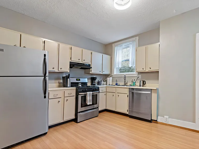 3416 Walworth Ave — Photo 7