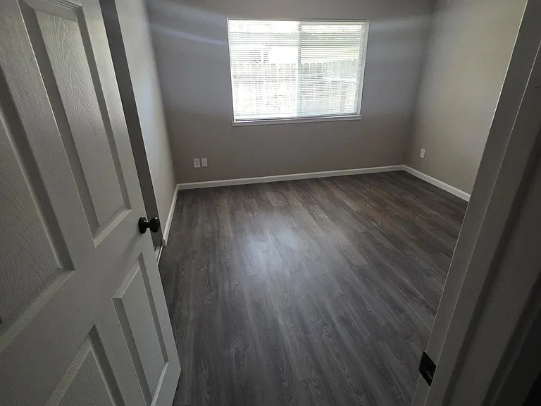 914 Delaware St #B — Photo 3