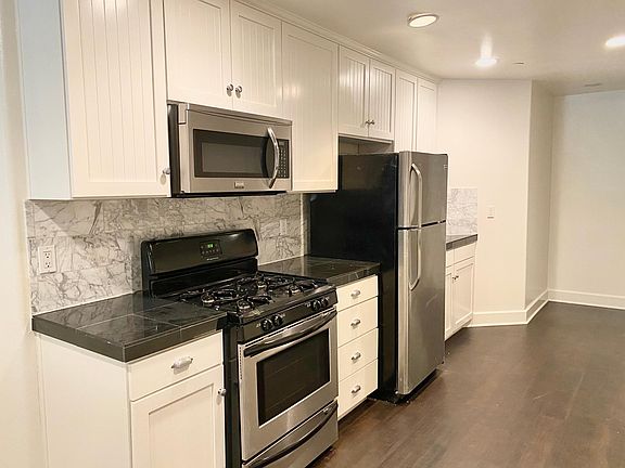 5th image of 11611 Montana Ave #204A