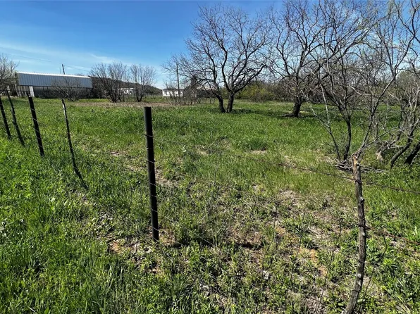 Oak St, Baird, TX 79504