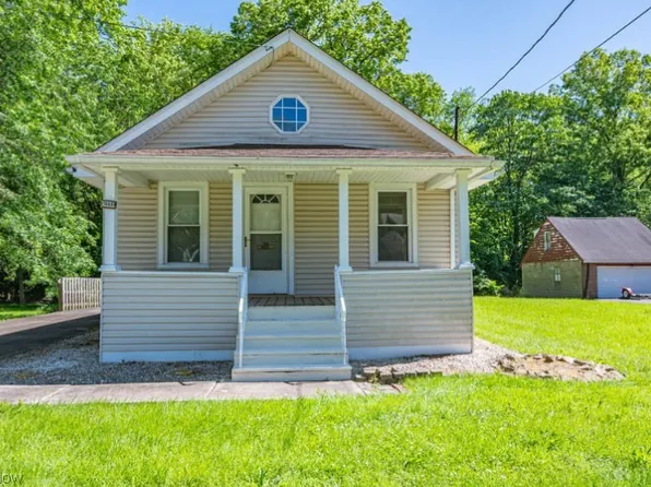 1069 Raymond St NW, Warren, OH 44485