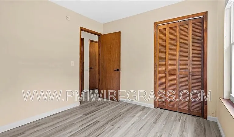 214 Brookside Ln — Photo 5