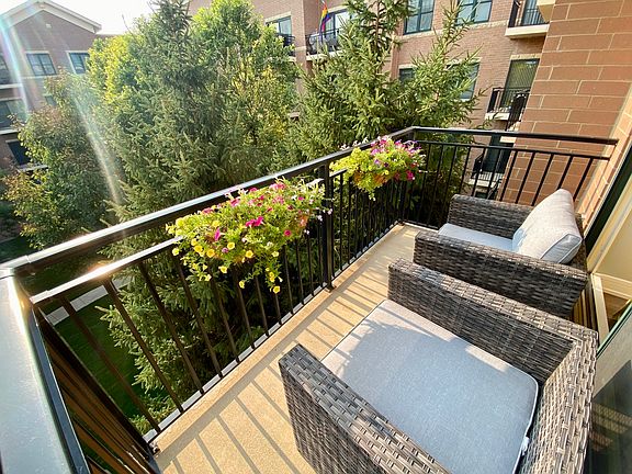 3rd image of 5100 W 96th St APT 414
