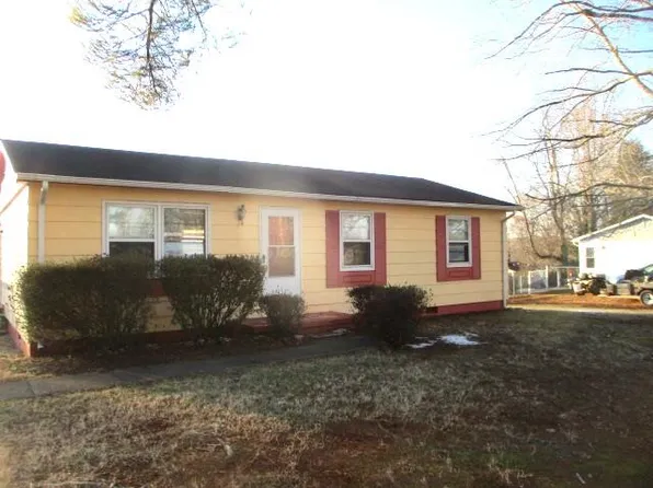 205 Southland Dr, Martinsville, VA 24112