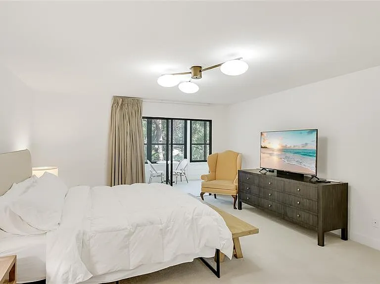 303 Springdale Dr #303 — Photo 14
