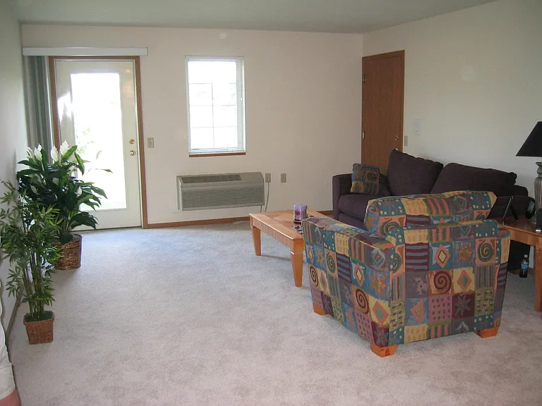 Windsor Pond Apartments — Photo 93