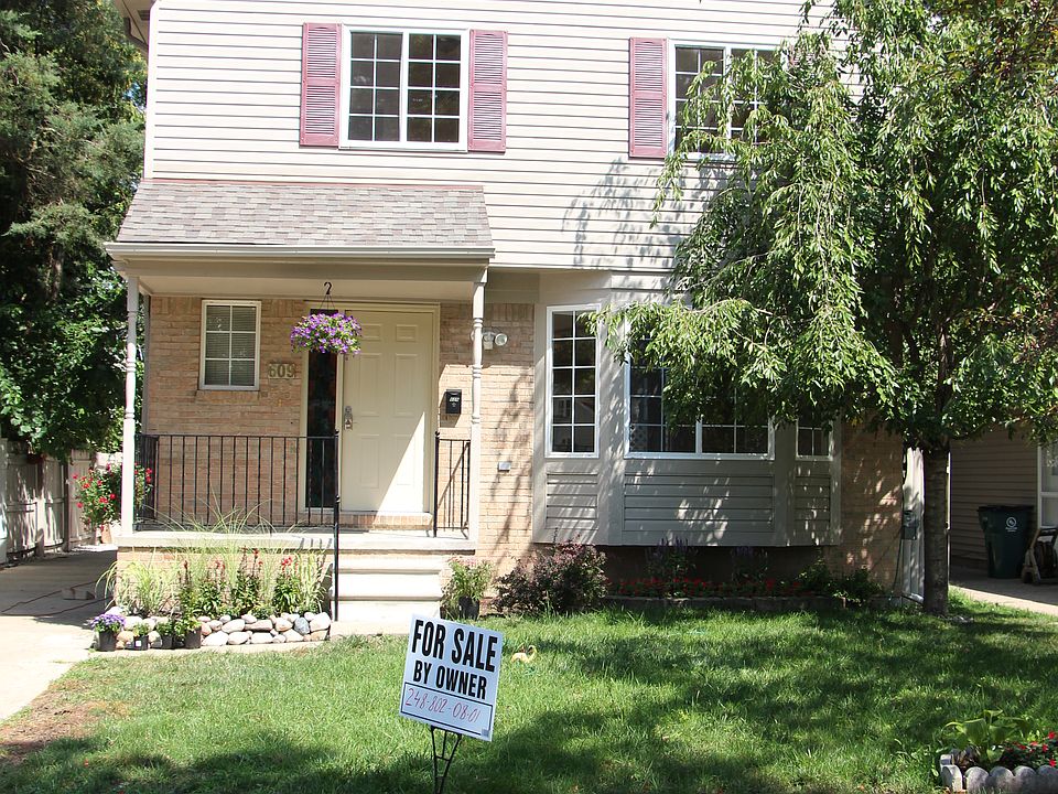1st image of 609 Saint Charles Ct