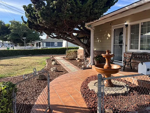 3 bed, 1300 sqft, $3,750 — Photo 2