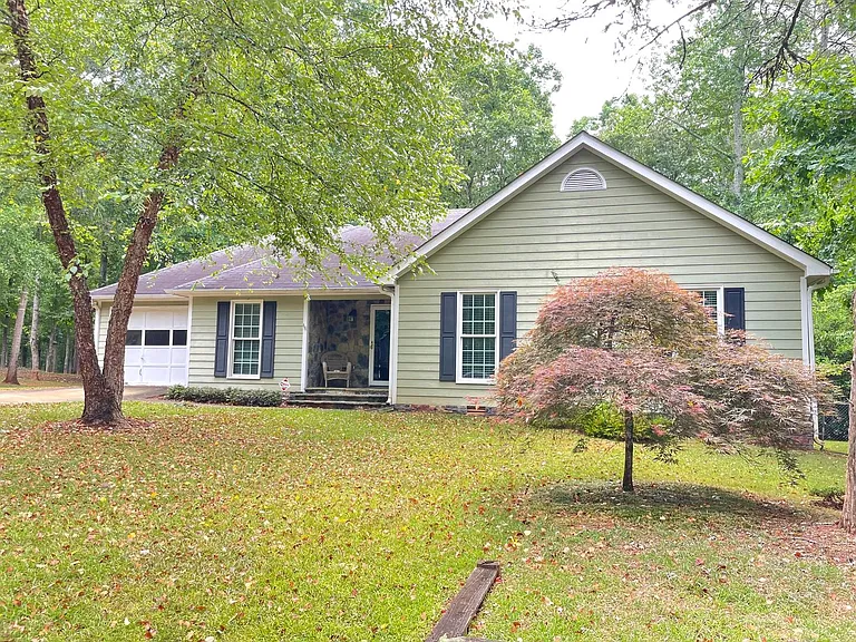 300 Pebble Creek Dr — Photo 2