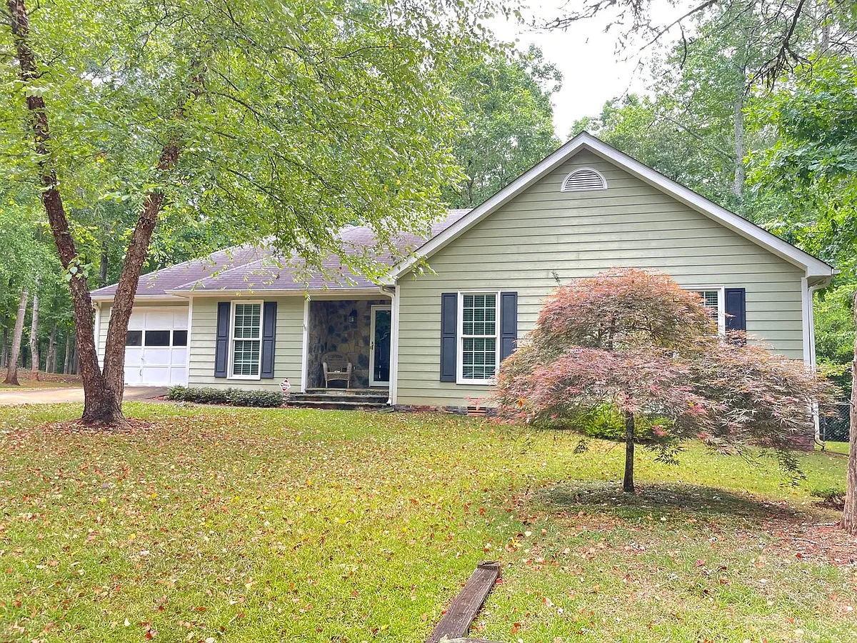 Building Photo - 300 Pebble Creek Dr