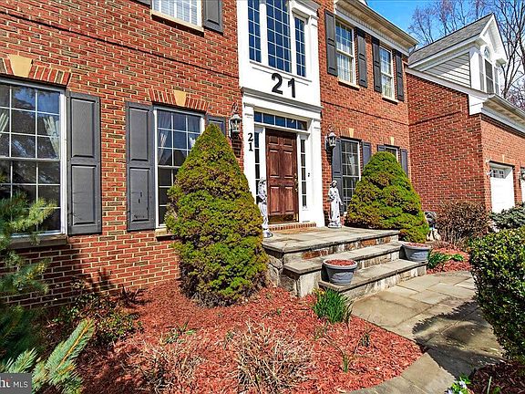 4th image of 21 Hackett Ct