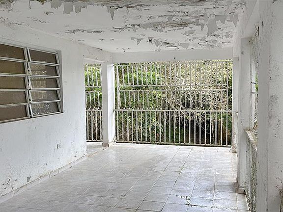 3rd image of 730 Carr #Km