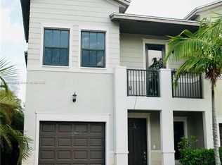 10461 NW 61st Ln, Doral, FL 33178