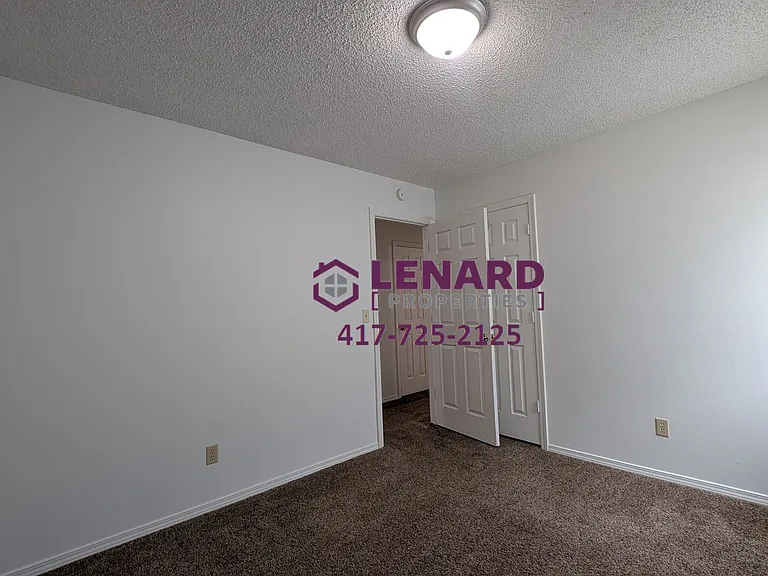1911 E Laverne St — Photo 8