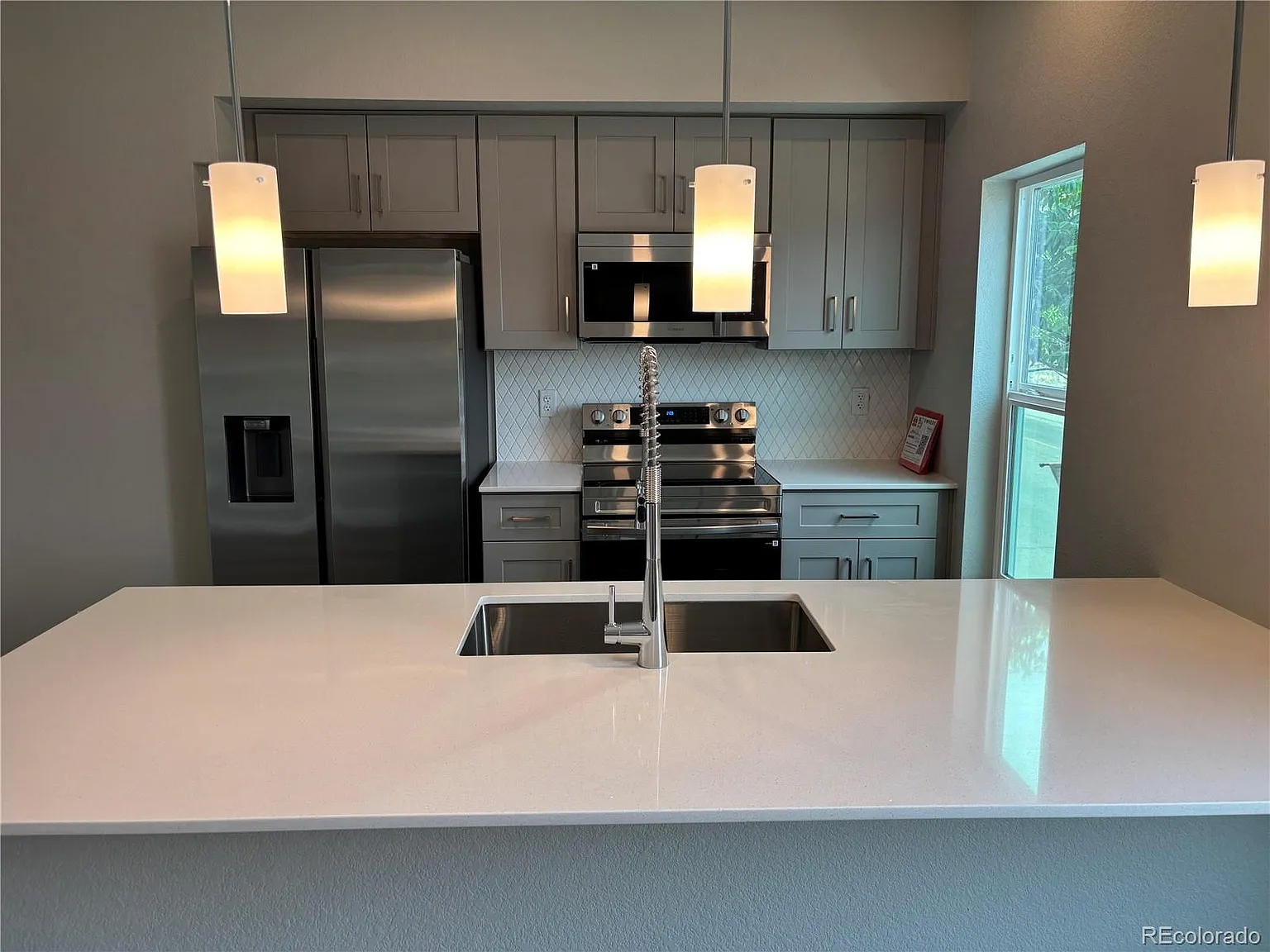 2 bed, 2.5 bath, 1587 sqft, $2,800 — Photo 2