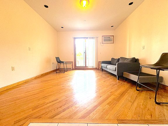 2nd image of 114 Calyer St APT 1C