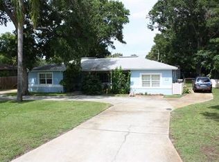 1221 Country Club Rd N, Saint Petersburg, FL 33710