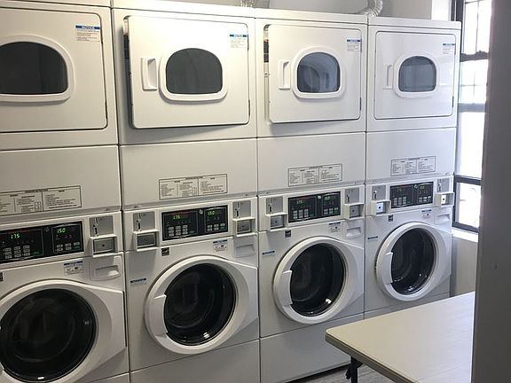 5th image of 1023 W Argyle St APT 302