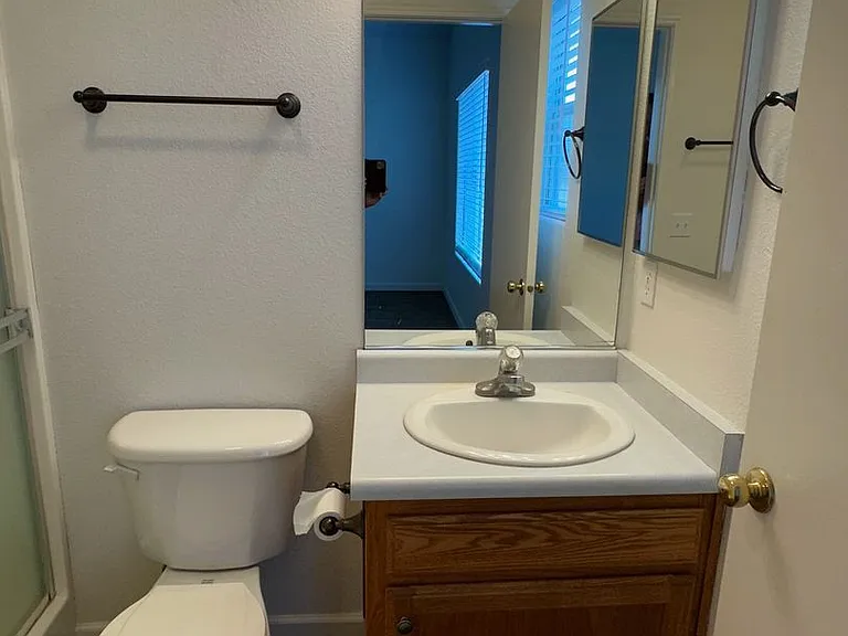 1404 Bradley Ct — Photo 9