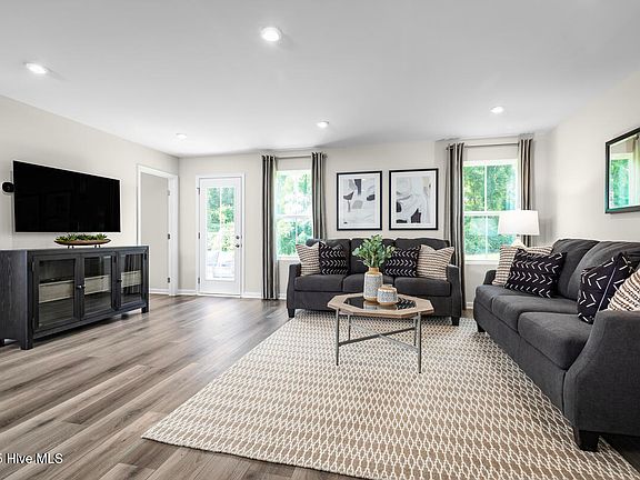 2nd image of 572 Bell Creek Avenue NE