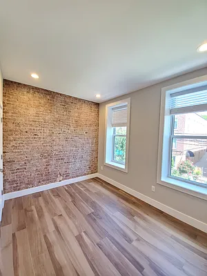 Rented by Astoria Realty | media 9
